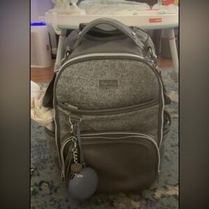 Itzy ritzy large grey leather diaper bag! Has dust cover and changing pad